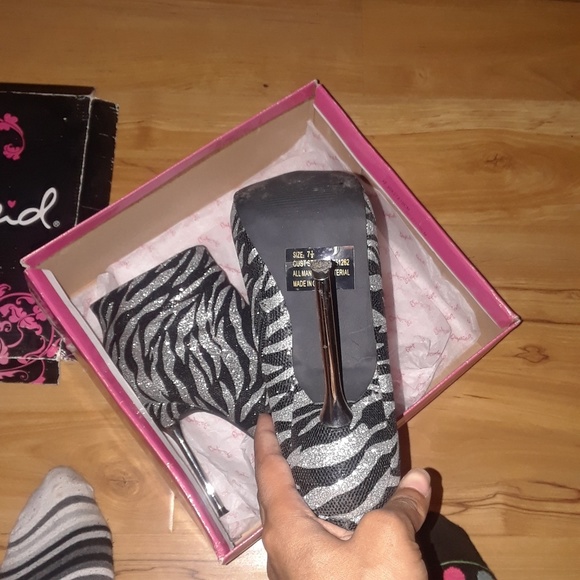 Shoe - Picture 6 of 6